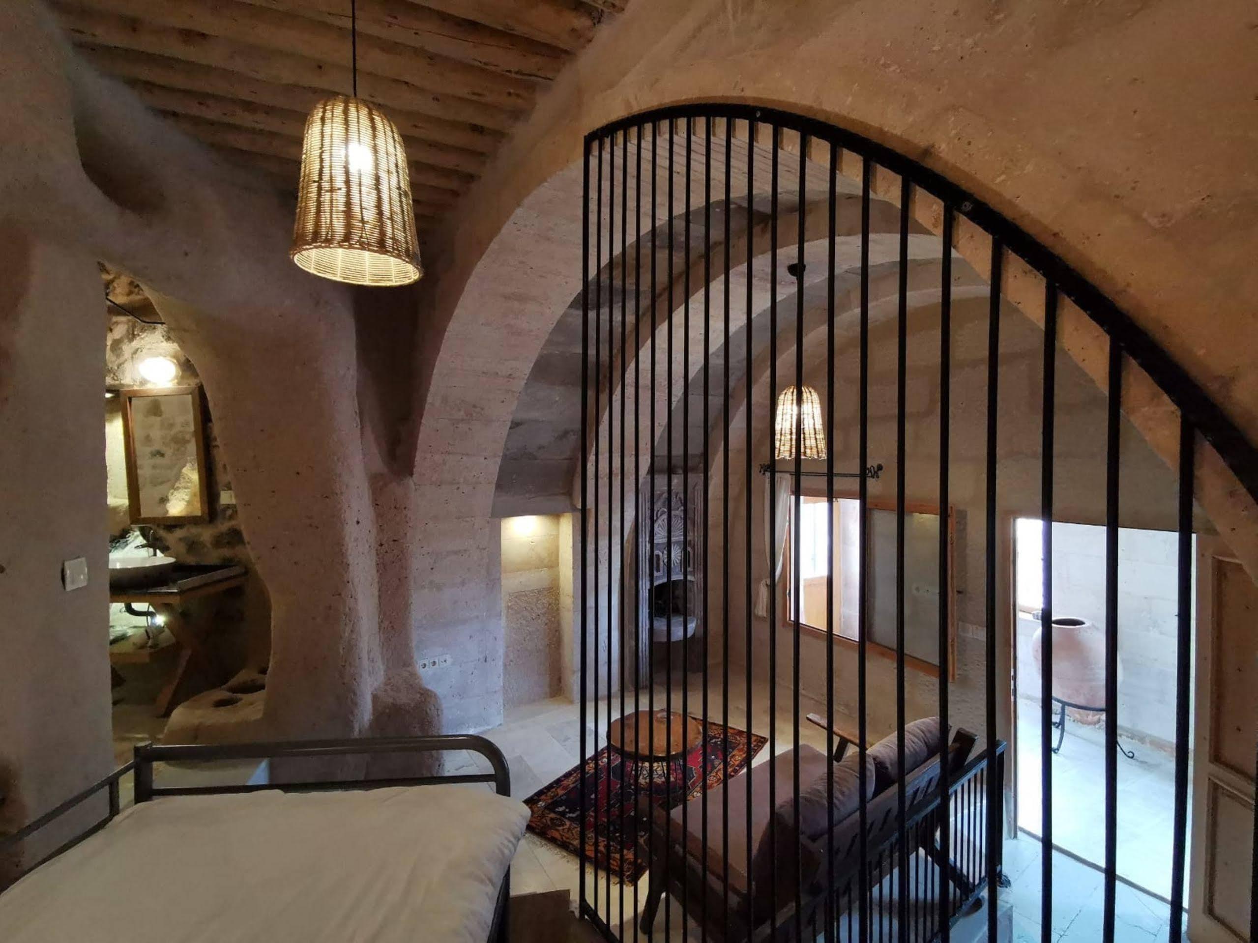 Helike Cave Suites Учисар Экстерьер фото