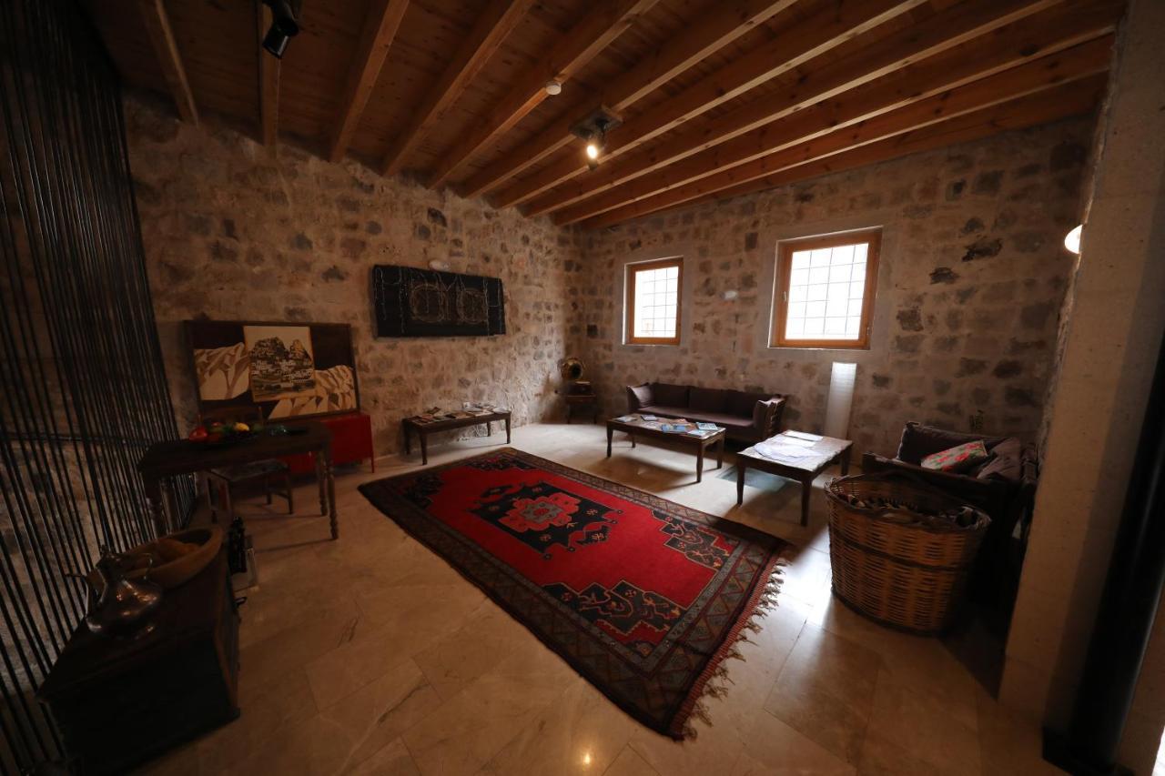 Helike Cave Suites Учисар Экстерьер фото
